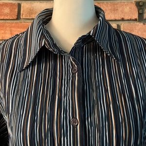 east 5th Long Sleeve Striped Crinkle Fabric Button Up Top in Size Large